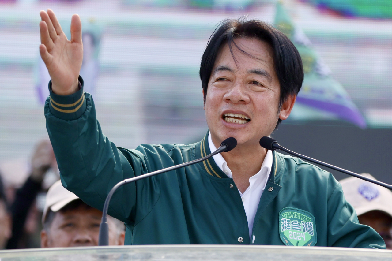 집권 민주진보당 라이칭더 총통 후보가 10일 대만 가오슝에서 열린 선거 유세 현장에서 연설을 하고 있다. [EPA]