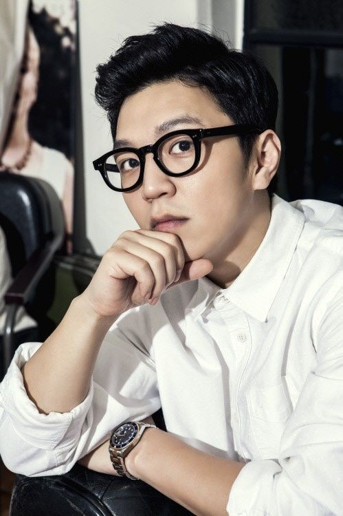 이단옆차기로 활동하는 박장근 총괄 프로듀서.