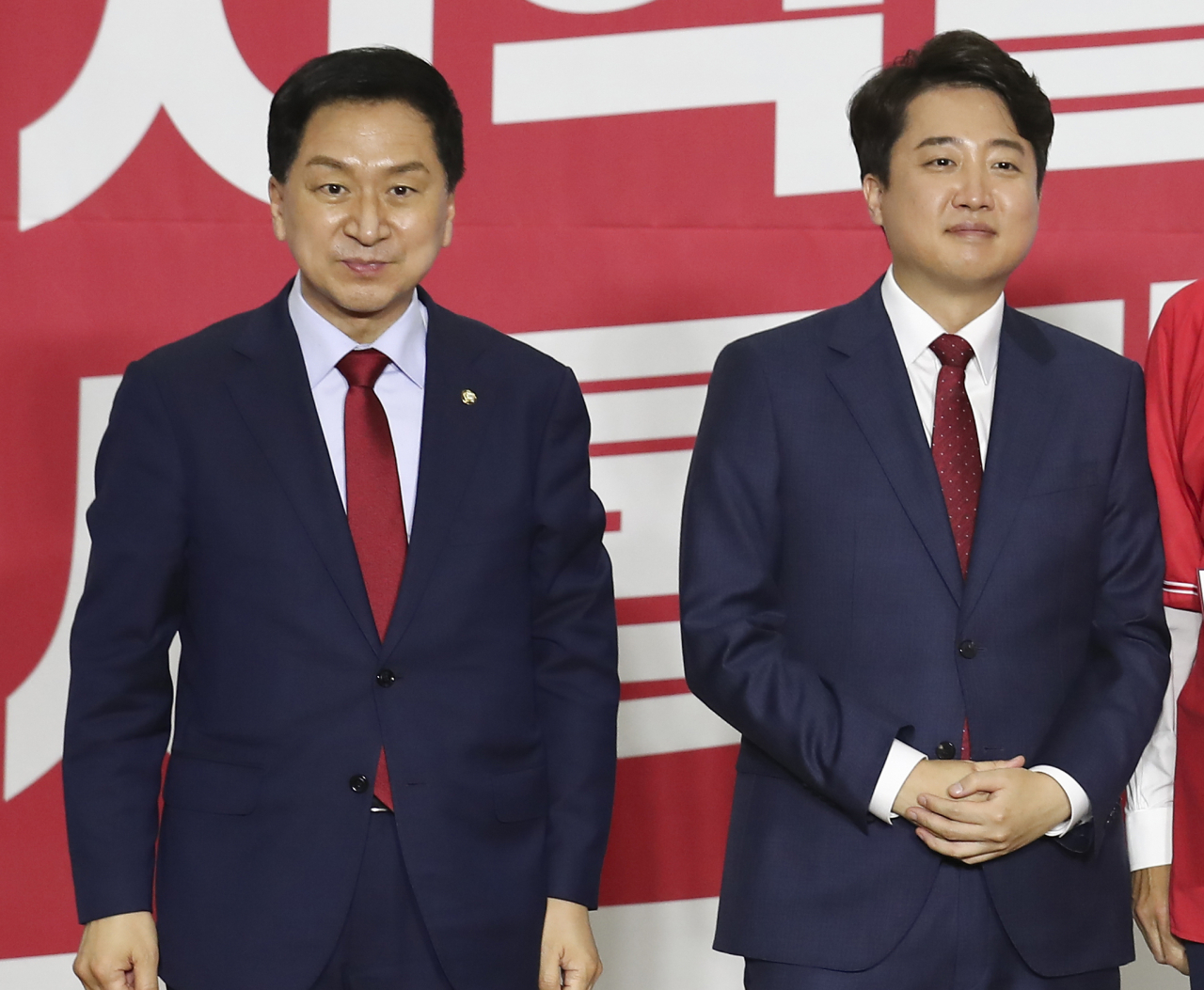 지난 2022년 5월 6일 당시 이준석 국민의힘 대표와 김기현 6·1 지방선거 공동선대위원장이 서울 여의도 국회 의원회관에서 열린 제8회 전국동시지방선거 중앙선대위발대식 및 광역단체장 공천장 수여식에 참석하고 있다. [연합]