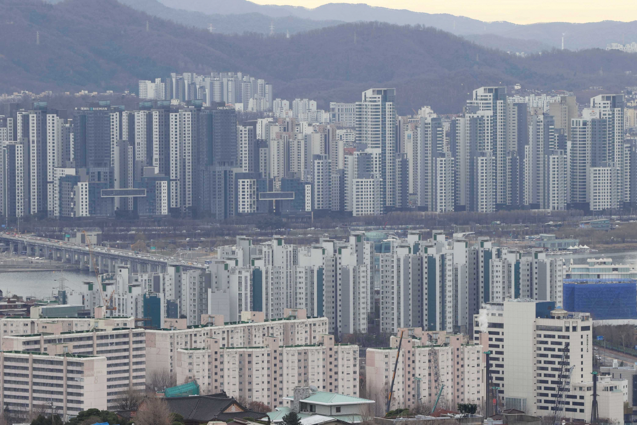 금리인하 아직은 멀었잖아…주택사업경기전망 또 내렸다 [부동산360]