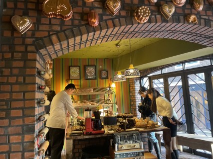 Harry Potter, Warner Bros. and an experimental bakery