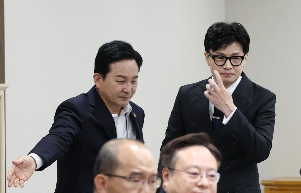 원희룡 국토교통부 장관과 한동훈 법무부 장관이 지난 8월 1일 서울 용산 대통령실 청사에서 열린 국무회의에 참석하고 있다. [연합]