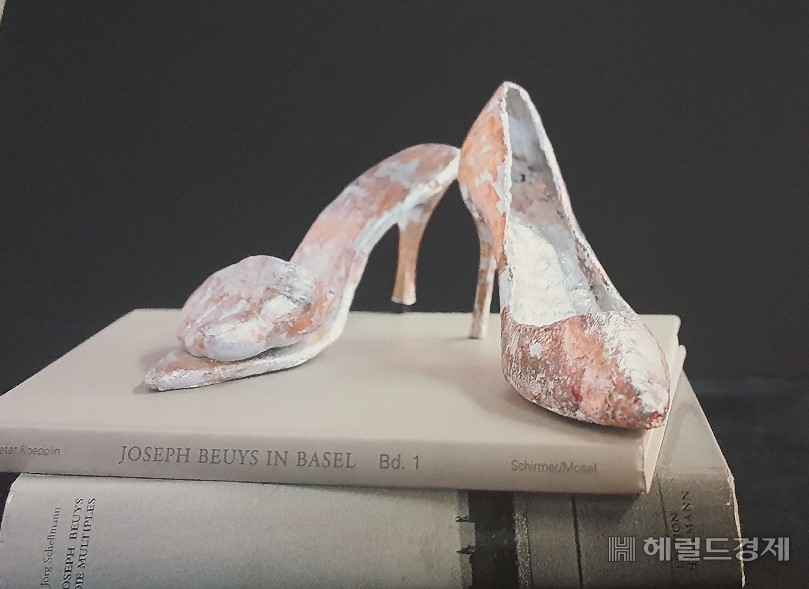 이매리 작가하면 하이힐이 떠오른다.