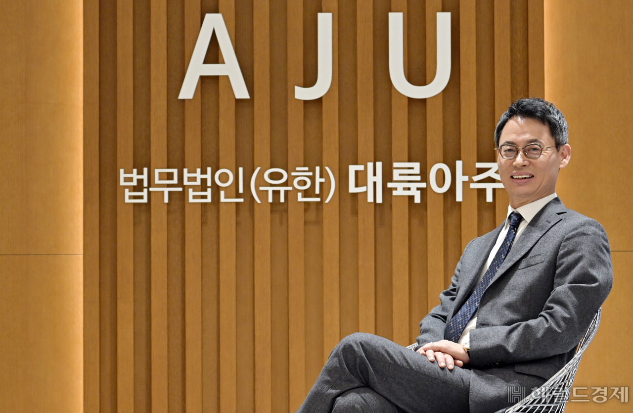 이규철 법무법인 대륙아주 대표변호사가 14일 오후 서울 강남구 대륙아주 회의실에서 헤럴드경제와 인터뷰를 하고 있다. 이상섭 기자
