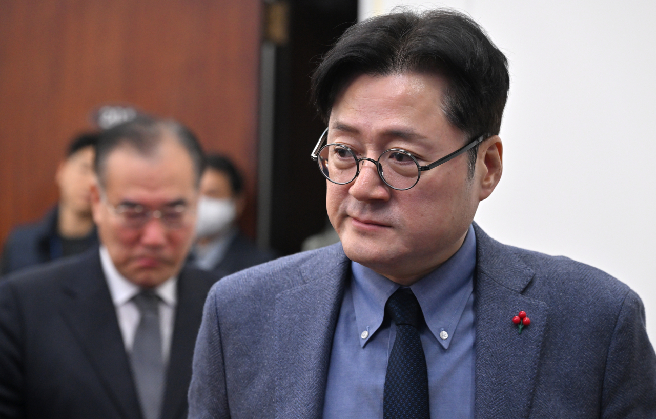 홍익표 더불어민주당 원내대표가 19일 서울 여의도 국회에서 열린 원내대책회의에 참석해 발언하고 있다. 임세준 기자