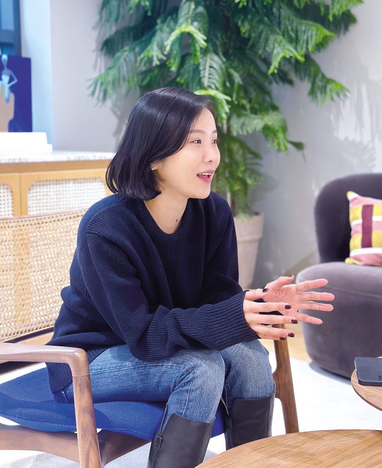장현석 LF몰 컨텐츠기획팀 매니저가 LF몰 스냅샵 코너를 설명하고 있다. [LF몰 제공]