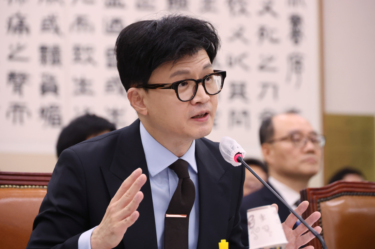 19일 국회에서 열린 법제사법위원회 전체회의에 출석한 한동훈 법무장관이 의원 질의에 답하고 있다. [연합]
