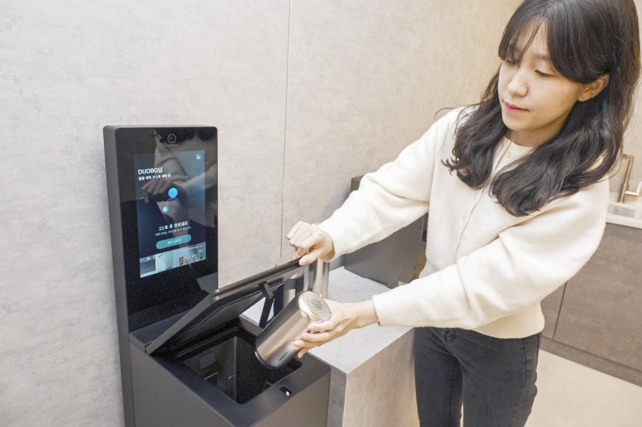 LG전자가 내년 1월 9일 미국 라스베이거스에서 열리는 ‘CES 2024’에서 선보일 텀블러 세척기 ‘마이컵(mycup)’ [LG전자 제공]