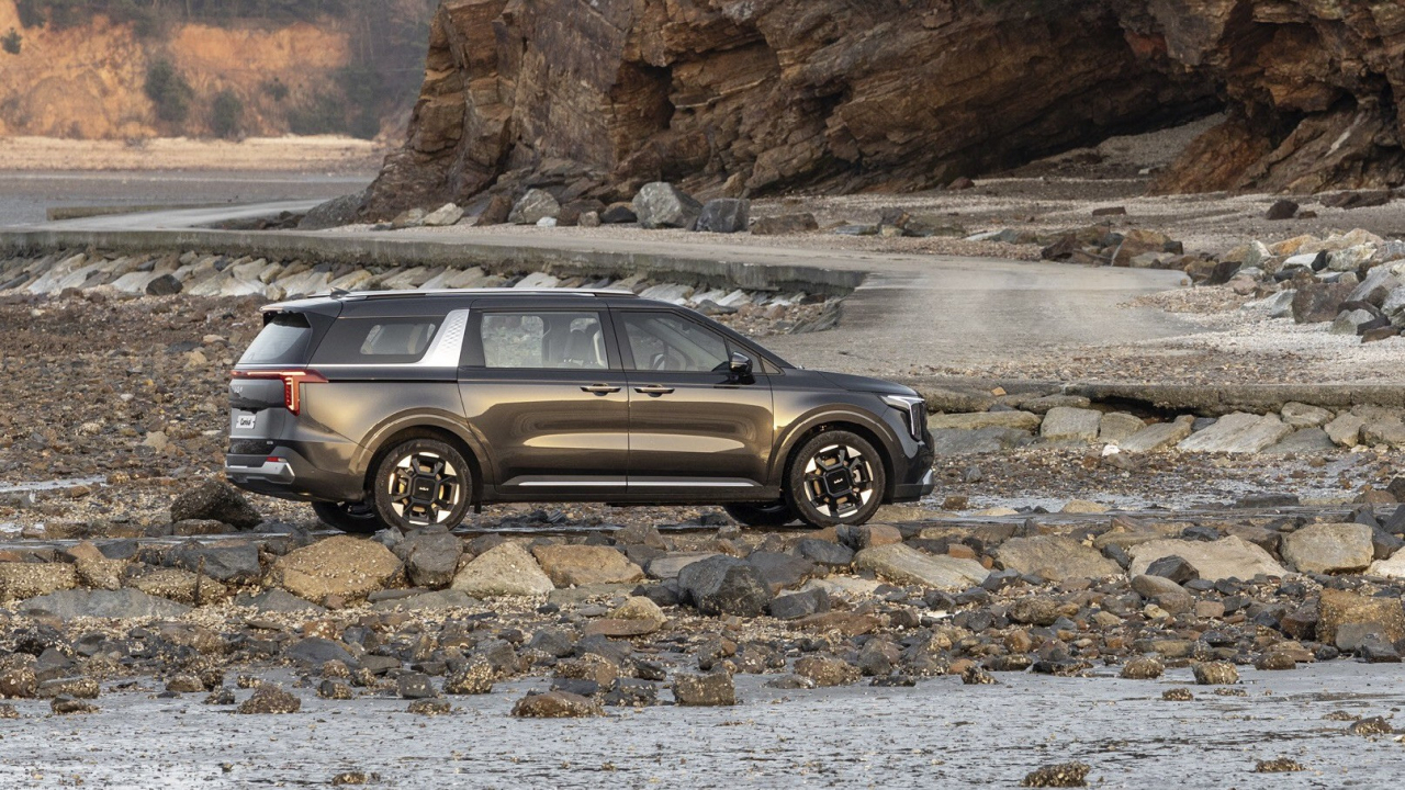 The new Kia Carnival significantly reduced tremors or shaking sensations felt after hitting bumps, potholes, or uneven road surfaces. (Hyundai Motor Group)
