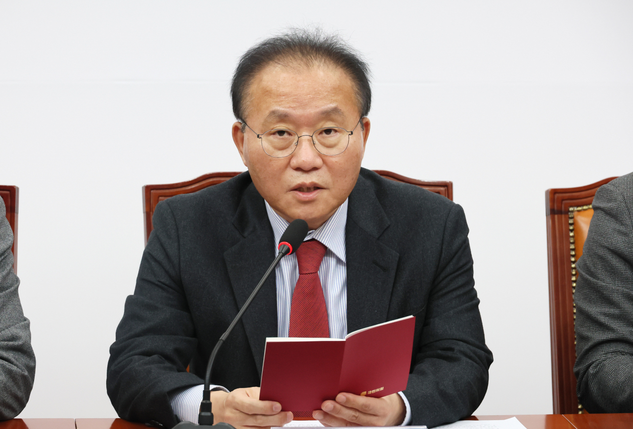 윤재옥 국민의힘 당 대표 권한대행이 21일 국회에서 열린 최고위원회의에서 발언하고 있다. [연합]