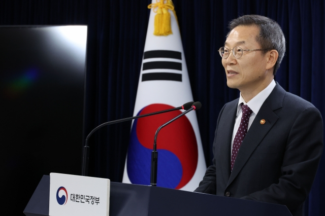 이종호 과학기술정보통신부 장관이 지난 8월 22일 정부서울청사에서 정부 연구개발(R&D) 제도 혁신 방안과 2024년 국가 연구개발 사업 예산 배분 조정 결과를 발표하고 있다. [연합]