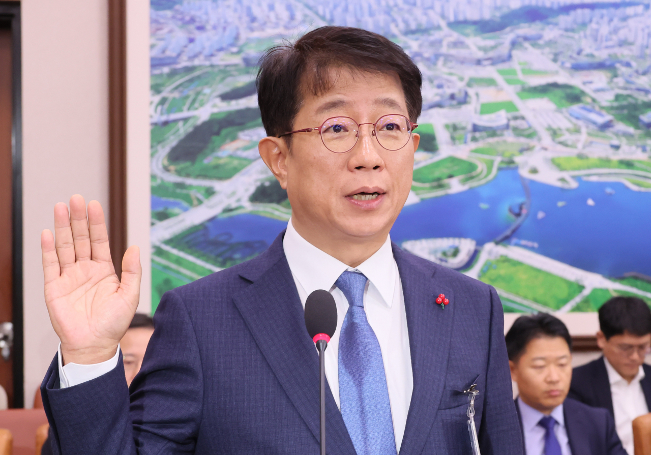 박상우 국토교통부 장관 후보자가 20일 오전 국회에서 열린 인사청문회에서 선서하고 있다. [연합]