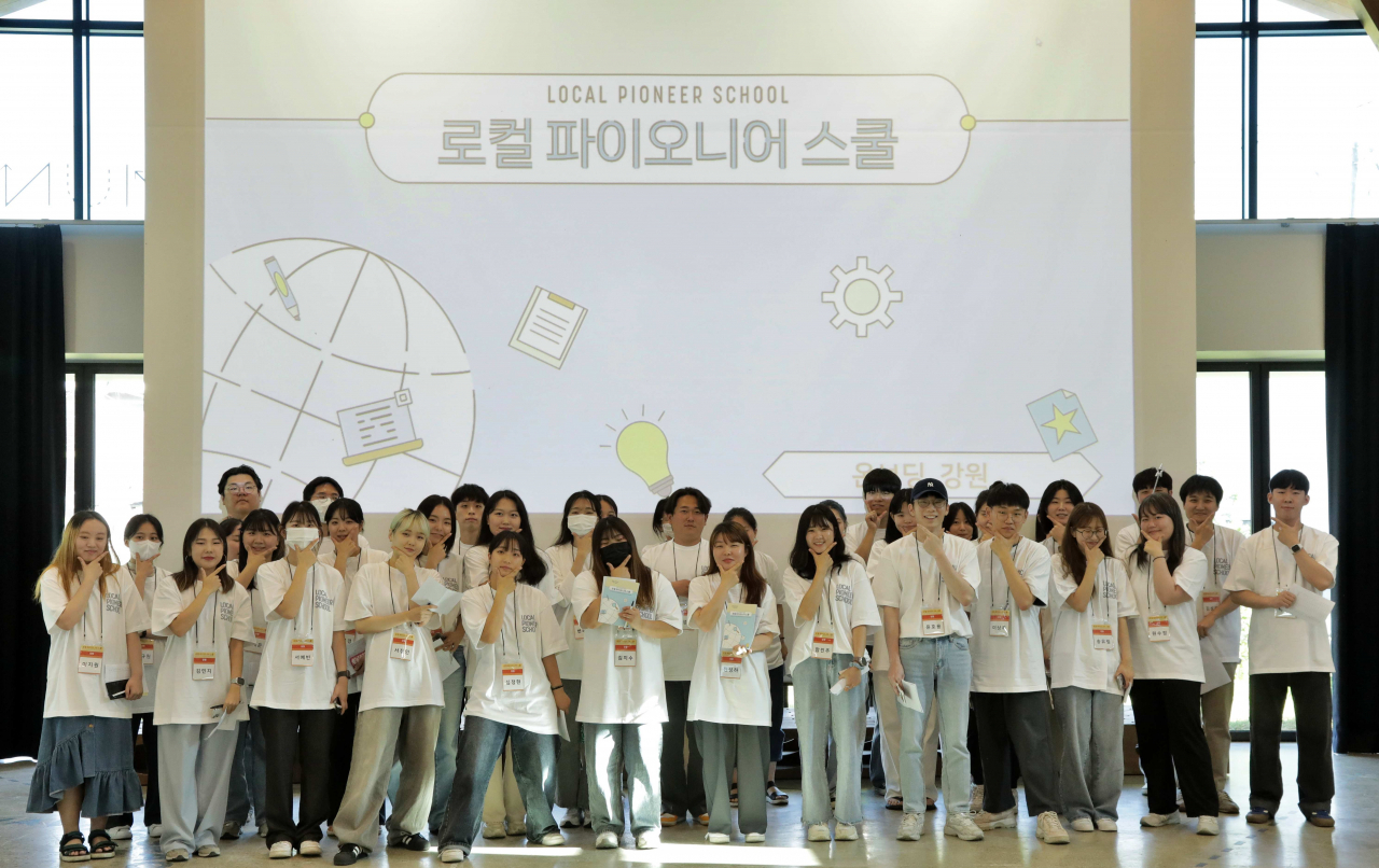 로컬 파이오니어 스쿨 참가 청년들이 프로그램에 참여하고 있다. [CJ올리브네트웍스 제공]