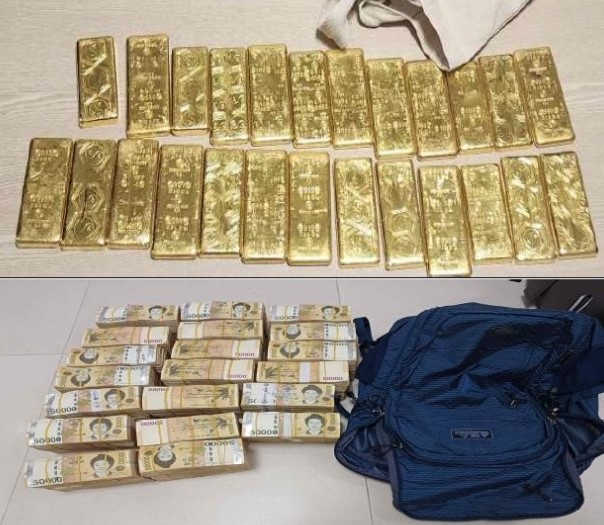 BNK경남은행 투자금융부장 이모씨가 횡령자금으로 환전한 골드바와 현금. [서울중앙지검 제공]