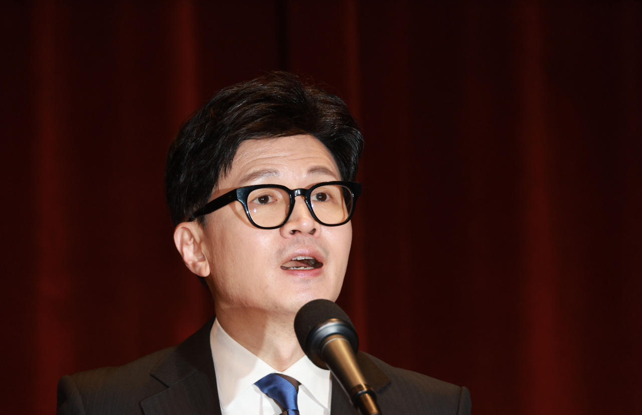 한동훈 법무부 장관이 21일 오후 과천 법무부 청사에서 열린 이임식에서 이임사를 하고 있다. [연합]