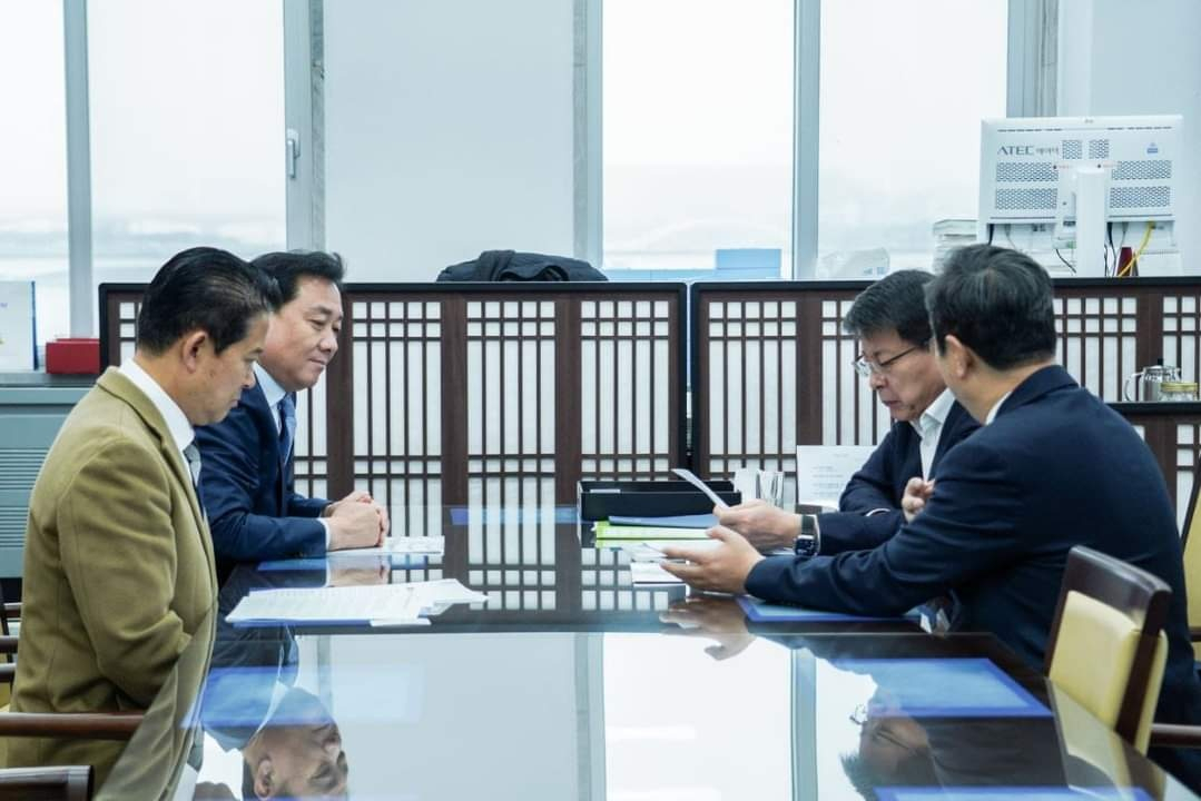 이광재 국회 사무총장이 지난 15일 페이스북에 게시한 서삼석 국회 예결위원장과의 면담 사진.