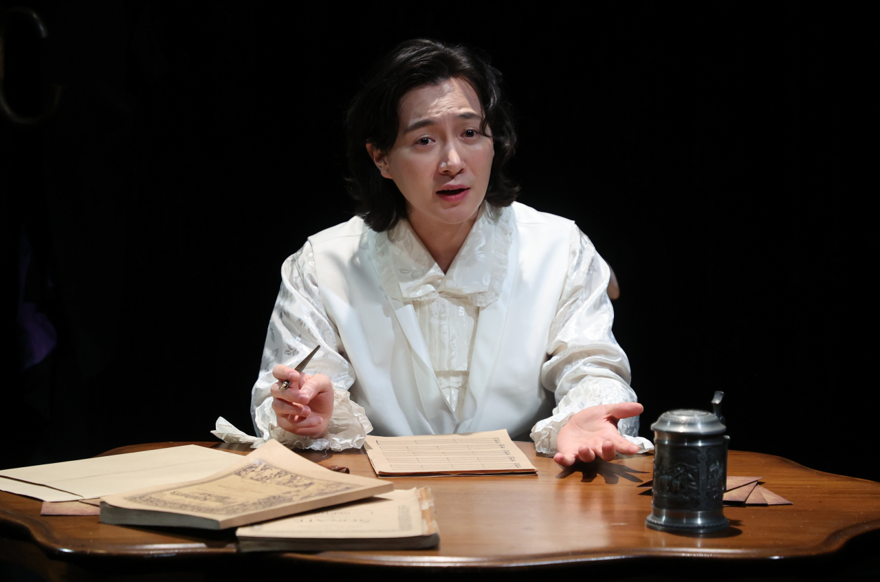 Actor Ryu Young-bin plays Chopin in “Chopin, Blue Note.” (Yonhap)