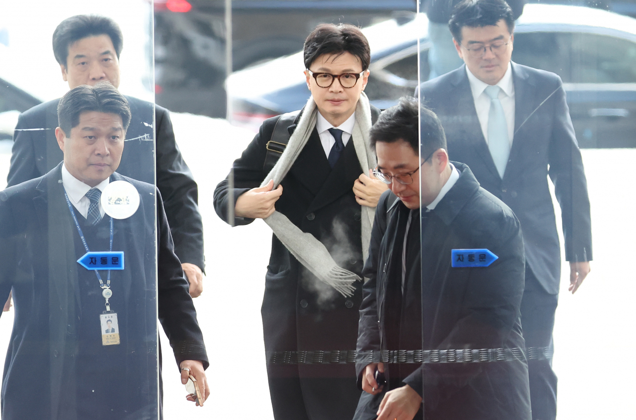 한동훈 법무장관이 지난 20일 국회에서 열린 예산결산특별위원회 전체회의에 출석하기 위해 본청으로 들어서고 있다. [연합]