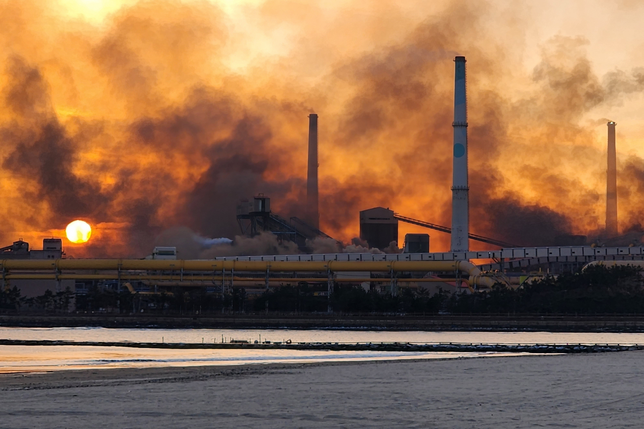 Fire at Posco's Pohang Steelworks put out - The Korea Herald