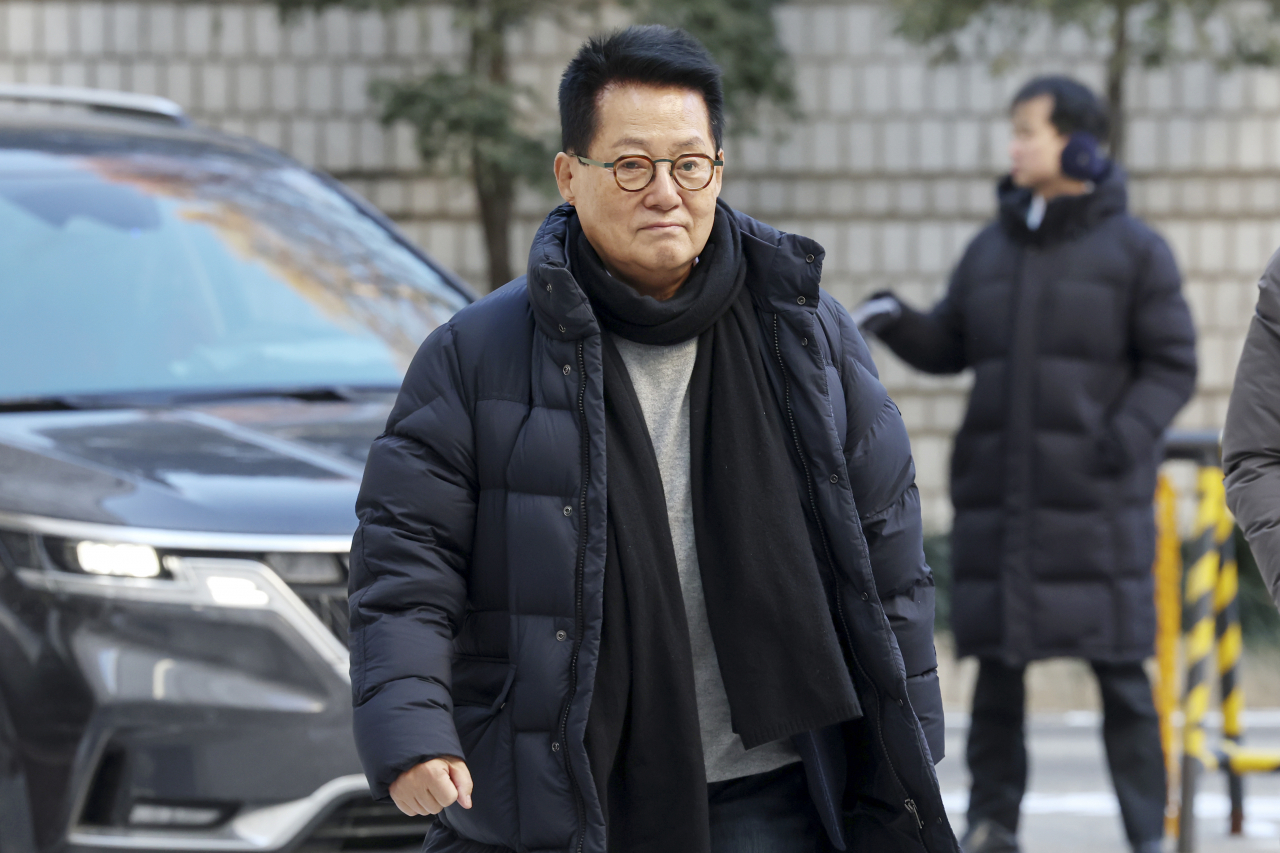 박지원 전 국가정보원장이 22일 서울 서초구 서울중앙지법에서 열린 '서해 공무원 피살 사건' 관련 속행공판에 출석하고 있다.[연합]