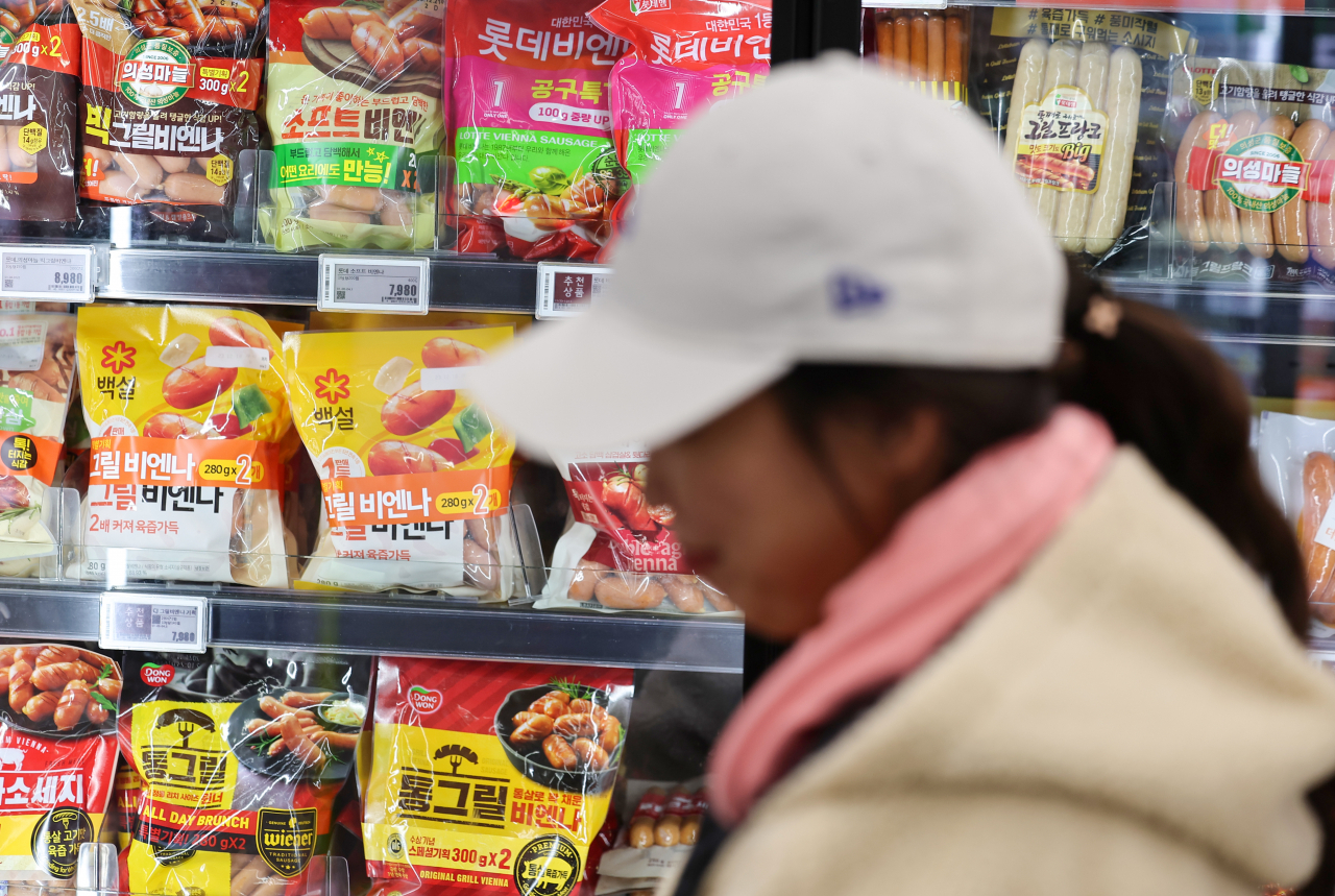 서울 시내 한 마트의 식품류 판매대. [연합]