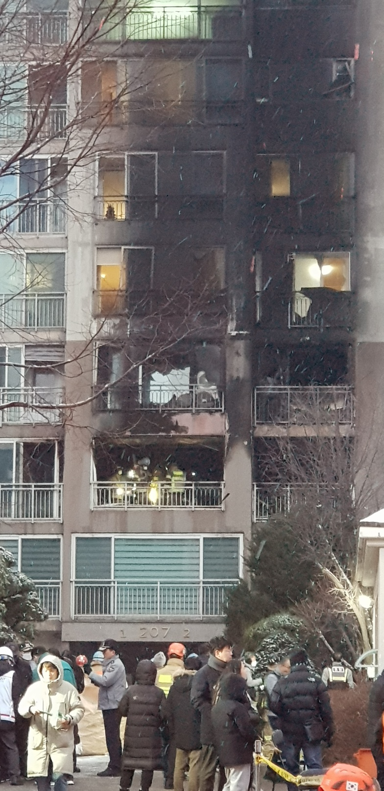 24일 오전 남산에서 바라본 서울 시내에 눈이 쌓여 있다. [연합]