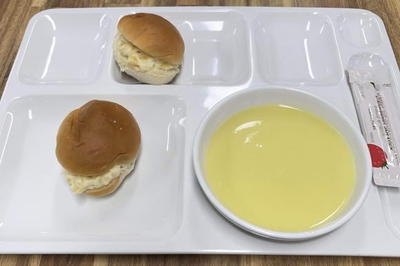 한 경찰서 구내식당의 아침식단.