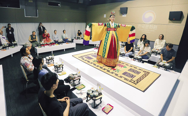 미국 로스앤젤레스(LA)에서 열린 ‘궁중병과 고호재’ [한국문화재재단 제공]