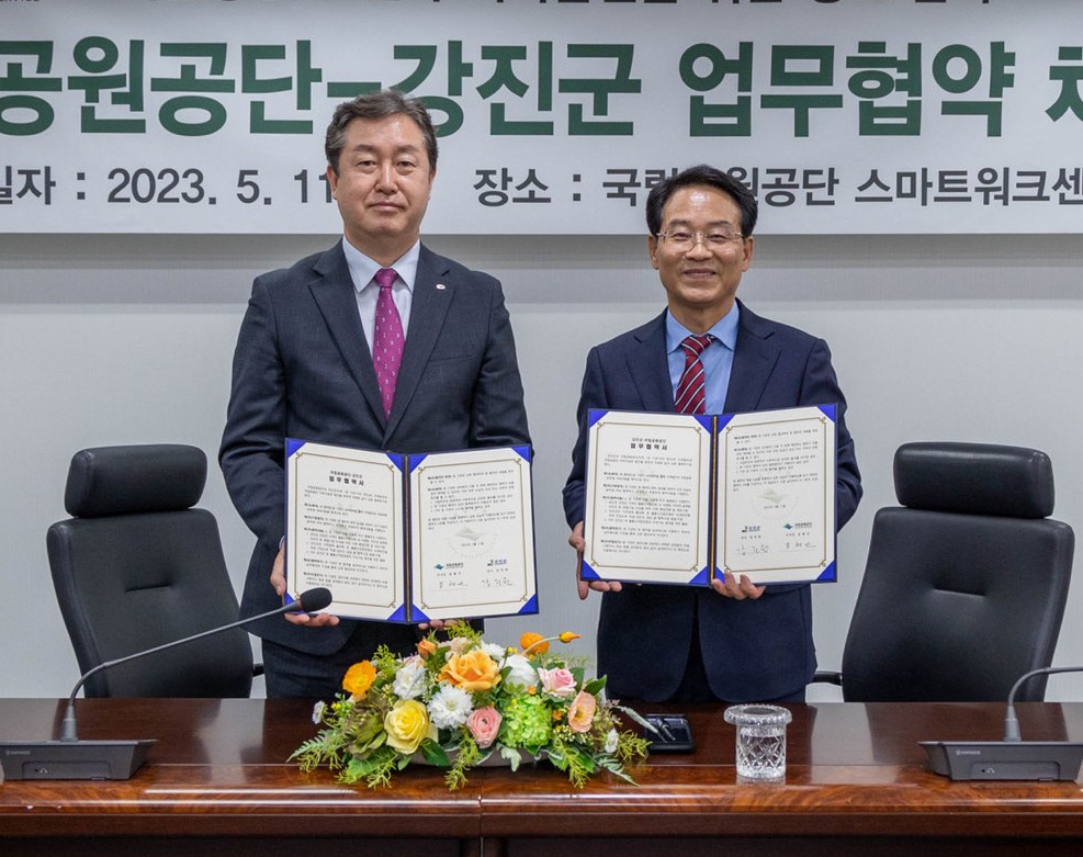강진군이 국립공원관리공단과 협약을 통해 전국 최대 야영장을 월출산에 추진하기록 했다