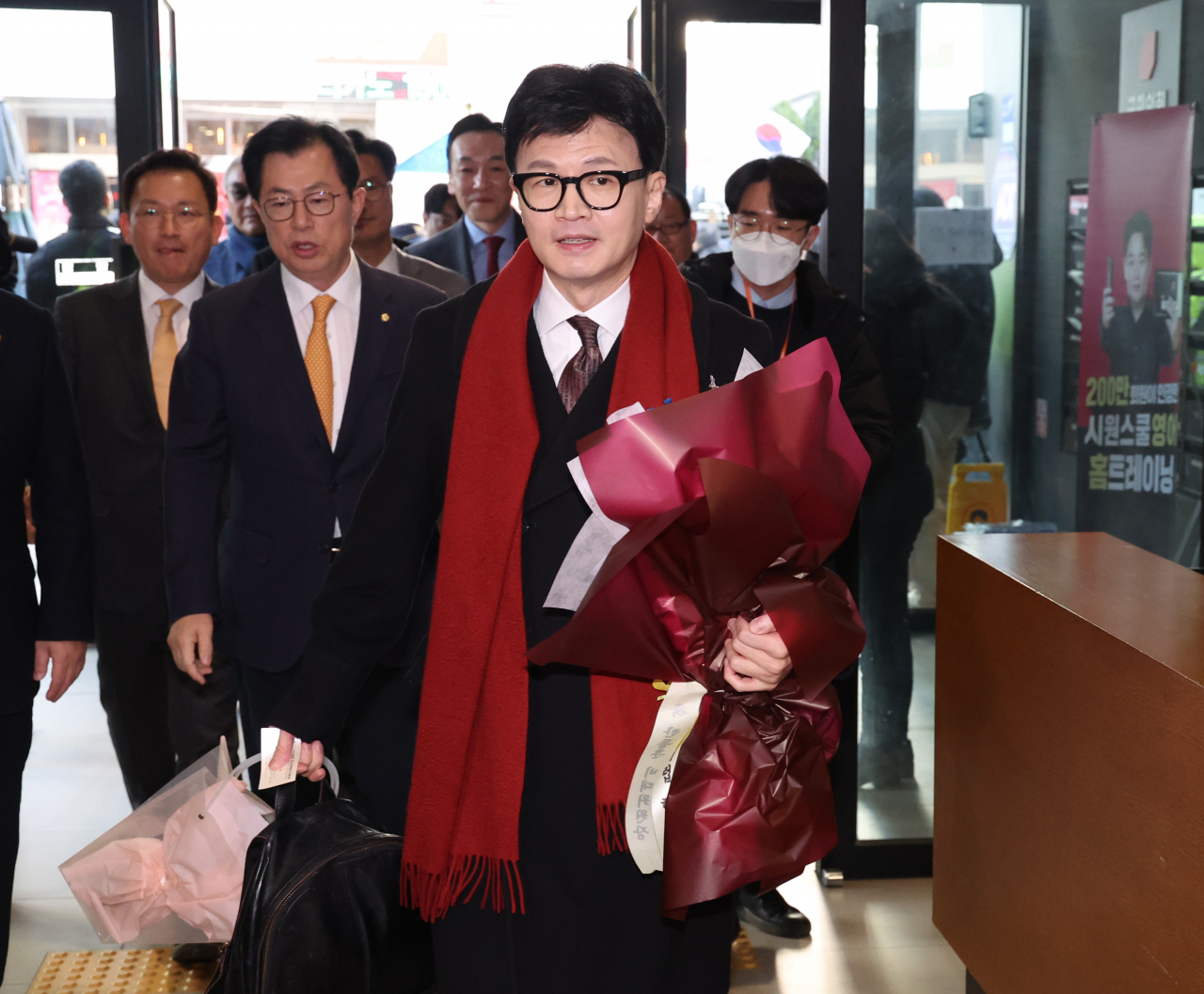한동훈 국민의힘 비상대책위원장이 26일 오후 서울 영등포구 국민의힘 당사에 들어가고 있다. [연합]