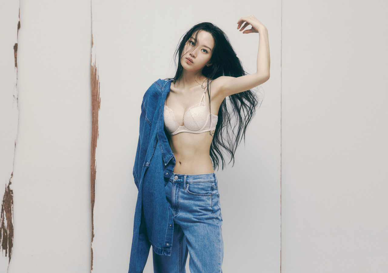 캘빈클라인 모델로 나선 문가영의 바자 화보