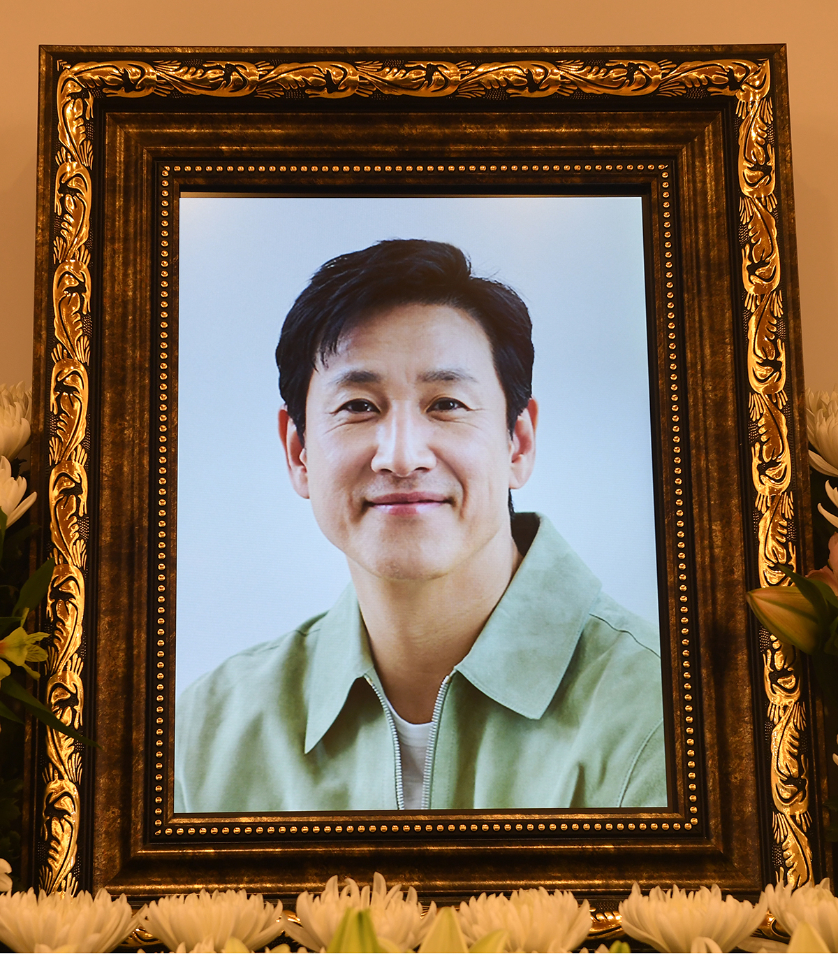 27일 서울 종로구 서울대학교병원 장례식장 1호에 배우 고(故) 이선균의 빈소가 마련되어 있다. [연합뉴스]