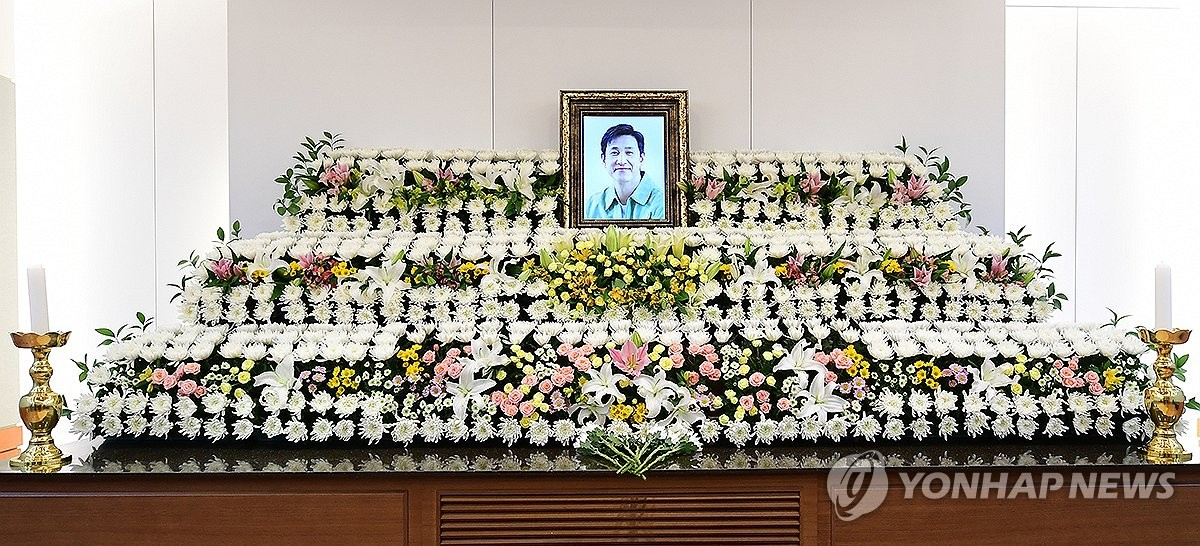 27일 서울대학교병원 장례식장 1호에 마련된 고(故) 이선균의 빈소.[연합]