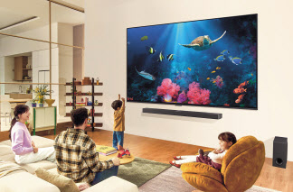 AI 기술 기반의 ‘알파8 프로세서’가 적용된 2024년형 LG QNED TV