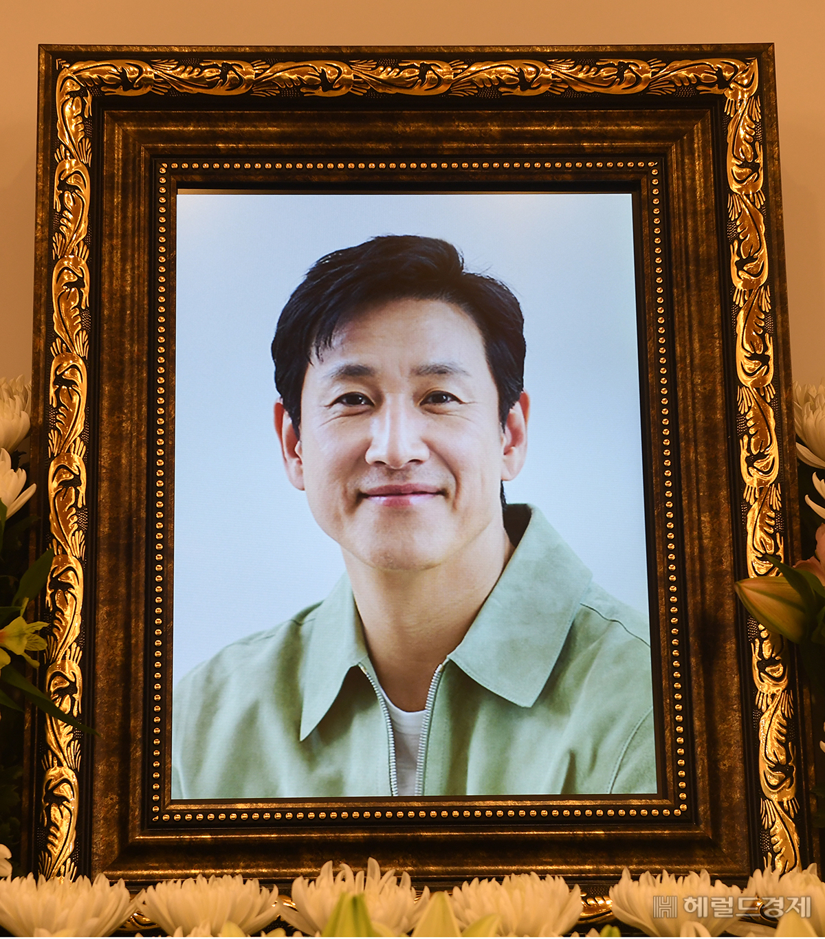 故 이선균(48)의 빈소가 27일 서울 종로구 서울대학교병원 장례식장 1호에 마련됐다. [사진공동취재단]