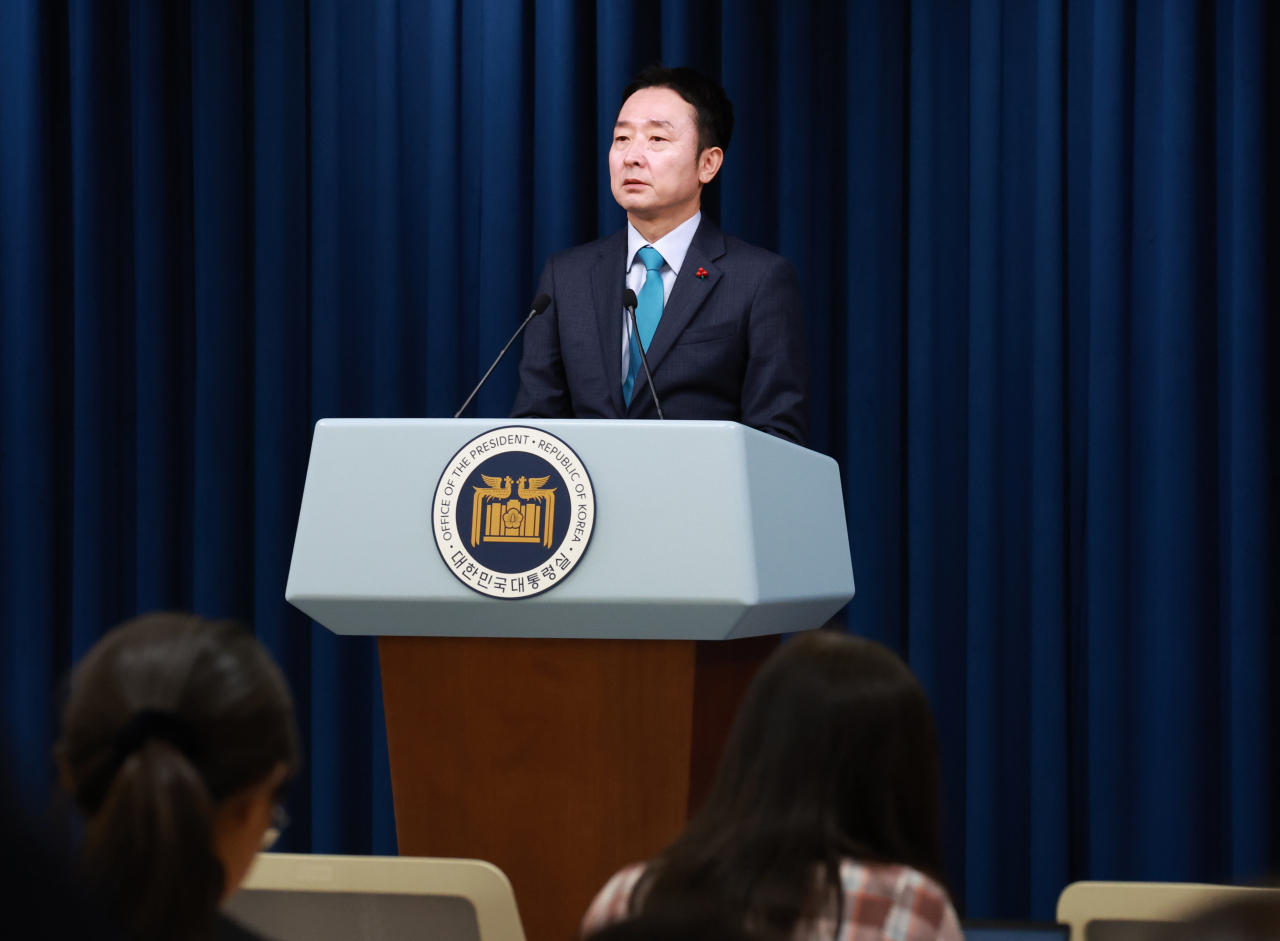 이도운 대통령실 홍보수석이 28일 서울 용산 대통령실 청사에서 이날 국회에서 통과된 특검 관련 현안 브리핑을 하고 있다. [연합]