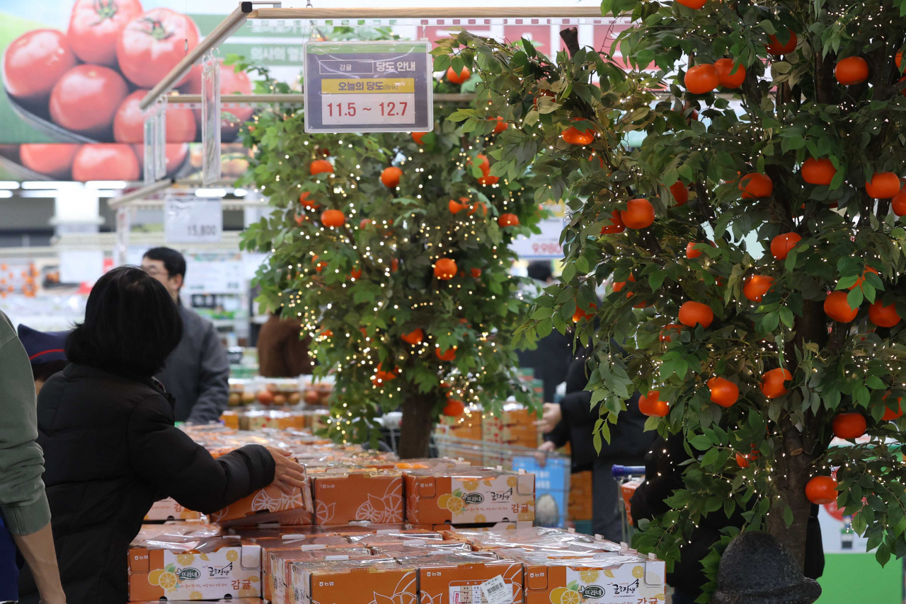People shop at a major discount chain store in Seoul on Sunday. (Yonhap)