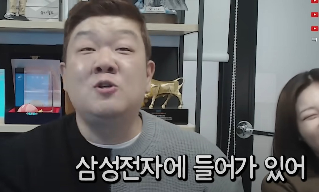 유튜브 채널 슈카월드 코믹스에 출연한 개그맨 유민상(좌측) [슈카월드 코믹스 화면 캡처]