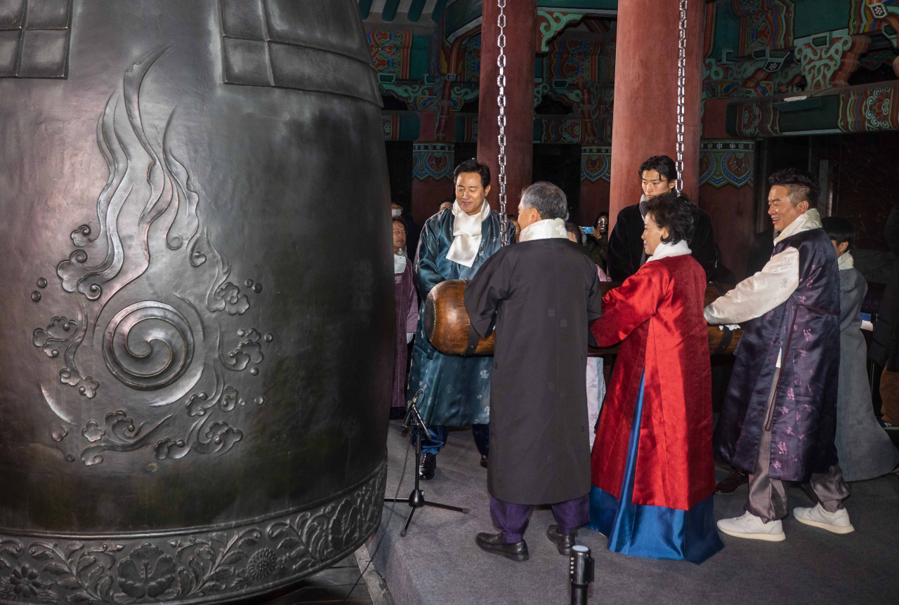 매년 12월31일 자정 서울 보신각에서 열리는 '제야의 종' 타종 행사. [뉴시스]