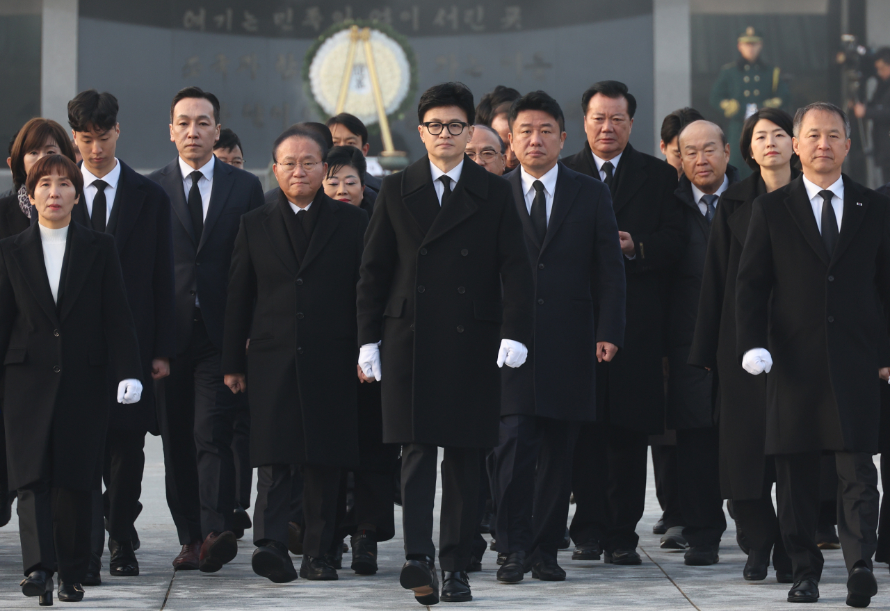 한동훈 국민의힘 비상대책위원장이 1일 국립서울현충원을 참배하고 있다. [연합]
