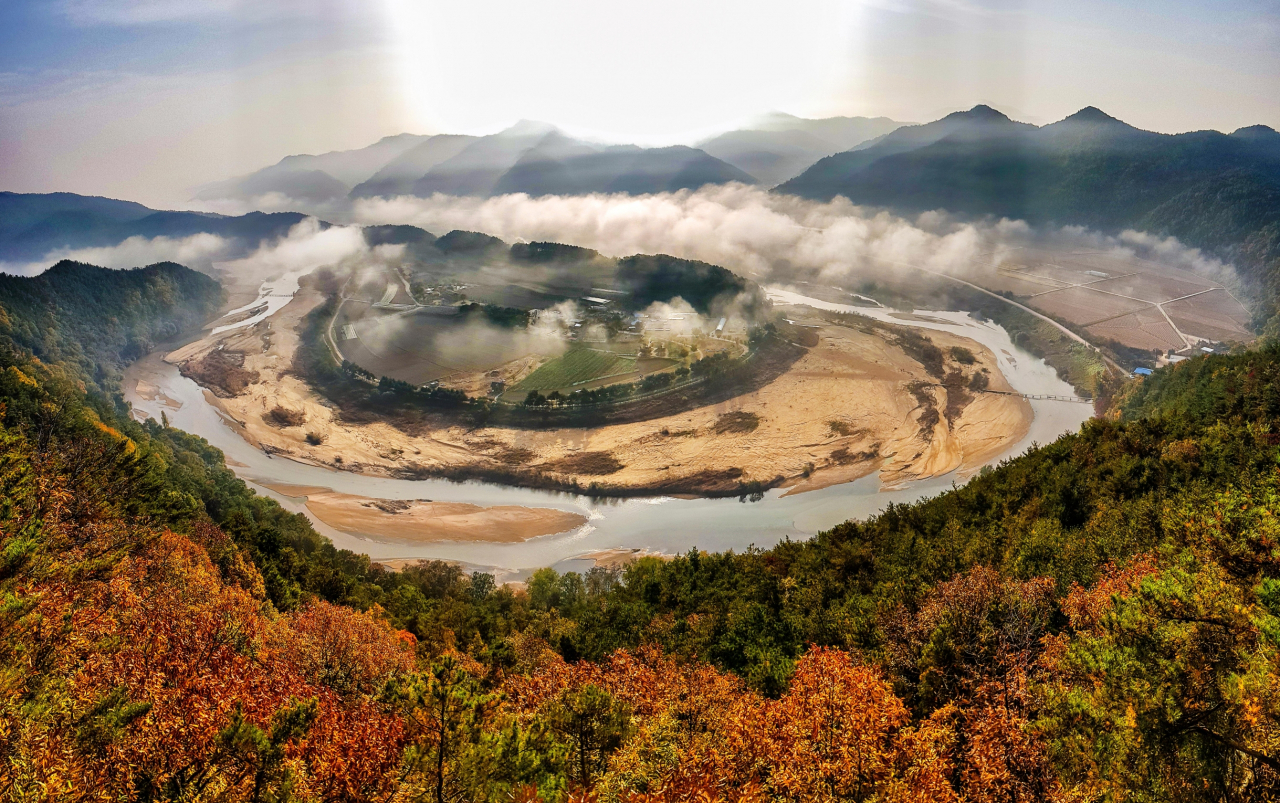 Panoramic view of Hoeryongpo Village (Jeon Hee-won, Korea Tourism Organization)