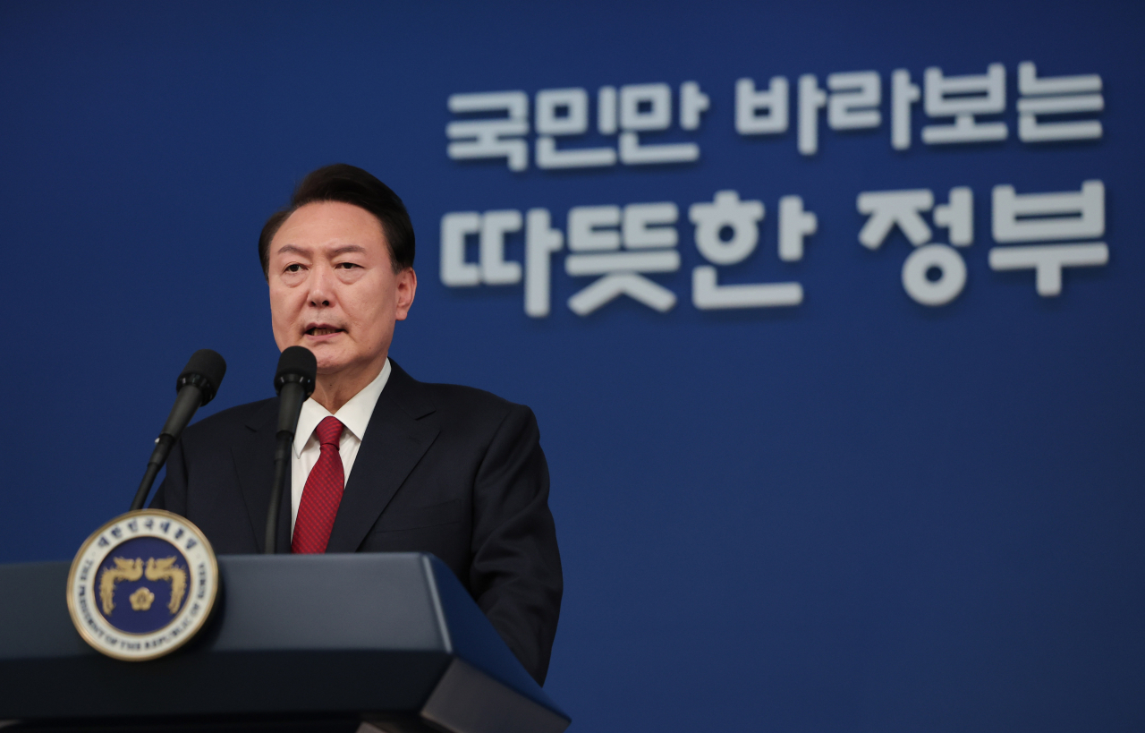 윤석열 대통령이 2024년 갑진년 새해 첫날인 1일 서울 용산 대통령실 청사에서 신년사를 발표하고 있다. [연합]