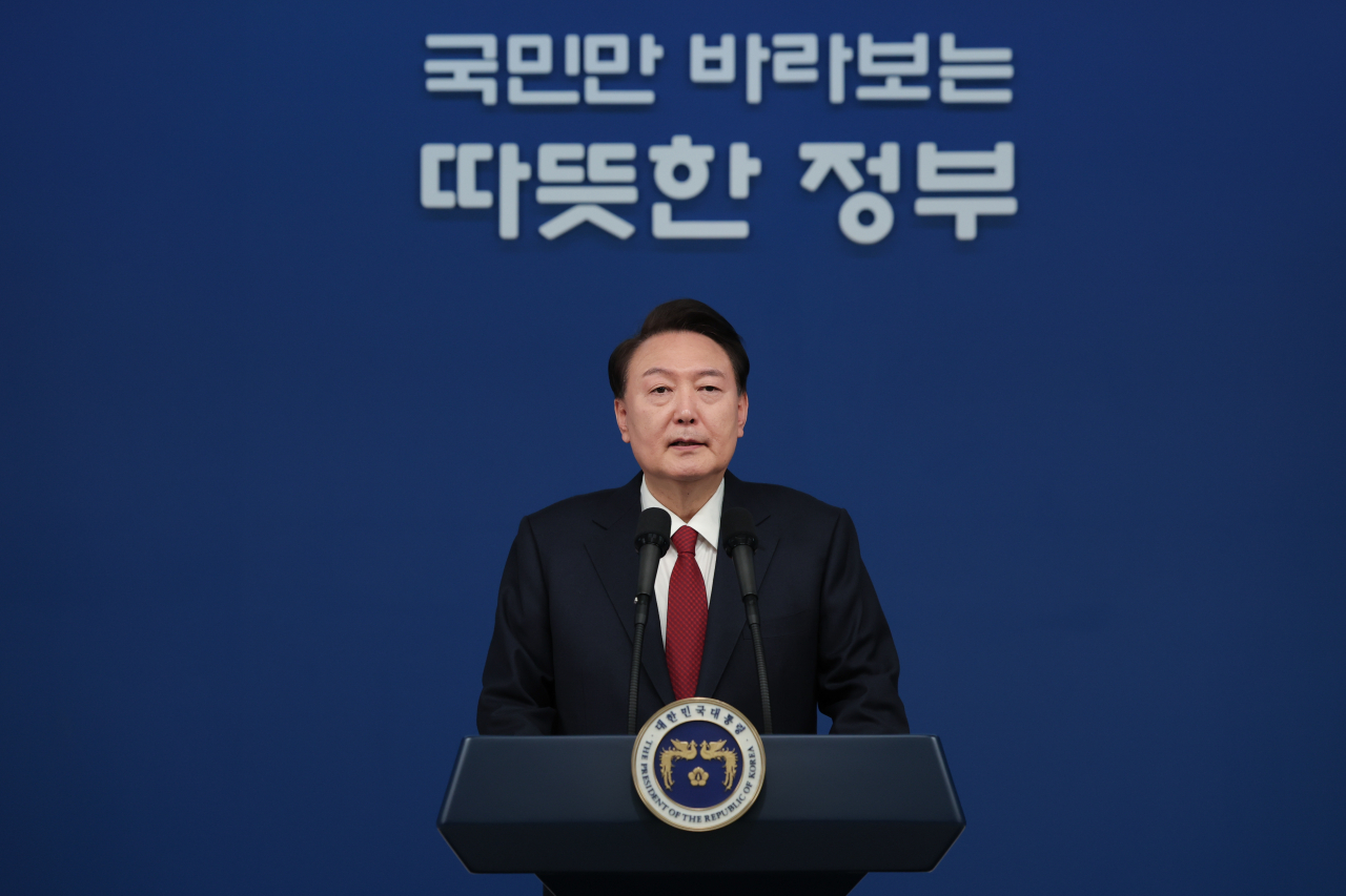 윤석열 대통령이 2024년 갑진년 새해 첫날인 1일 서울 용산 대통령실 청사에서 신년사를 발표하고 있다. [대통령실]
