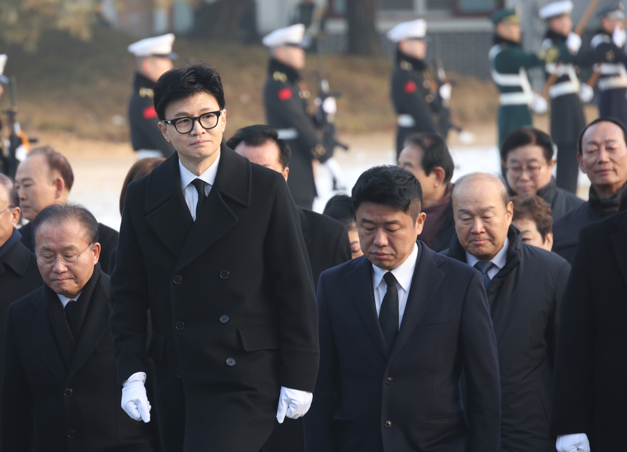 한동훈 국민의힘 비상대책위원장이 1일 국립서울현충원을 참배하고 있다. [연합]