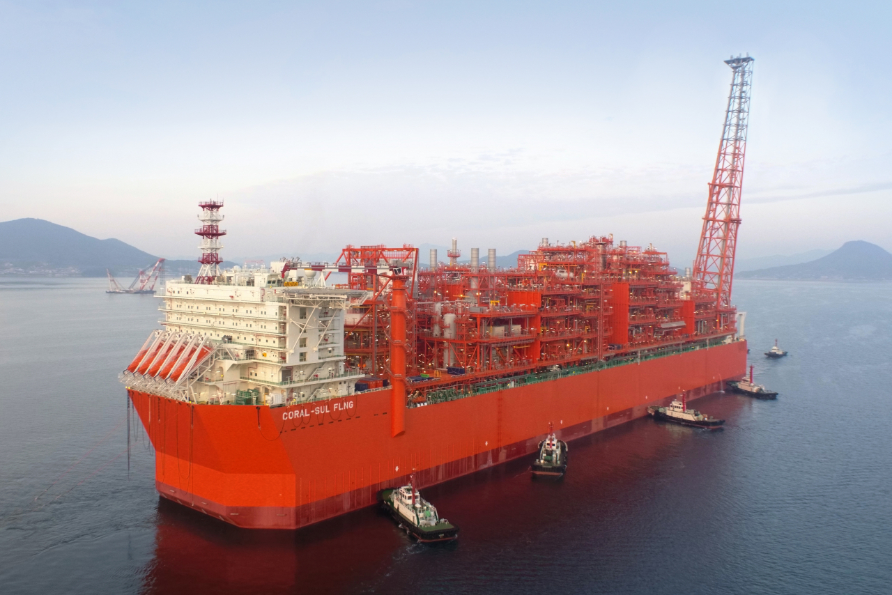 삼성중공업이 건조한 대형 FLNG(부유식 액화천연가스 생산설비)인 ‘코랄 술’의 모습 [삼성중공업 제공]