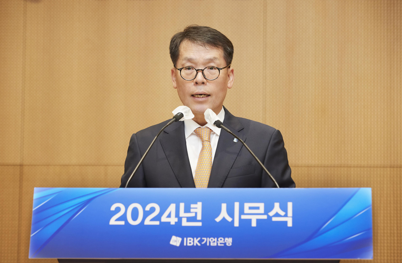 2일 오전 서울 중구 IBK기업은행 본사에서 열린 시무식에 참석한 김성태 은행장이 신년사를 발표하고 있다.[기업은행 제공]