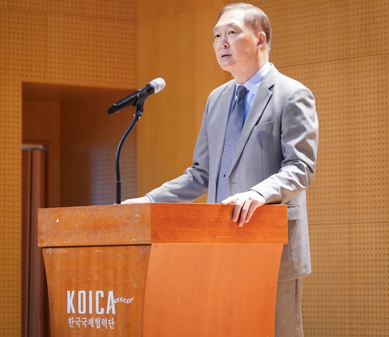 장원삼 한국국제협력단(KOICA·코이카) 이사장이 2일 경기 성남시 코이카 본부에서 열린 시무식에서 신년사를 하고 있다. [연합]