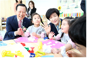 IBK남동사랑 어린이집서 아이들이 공부하는 모습.[IBK기업은행 제공]