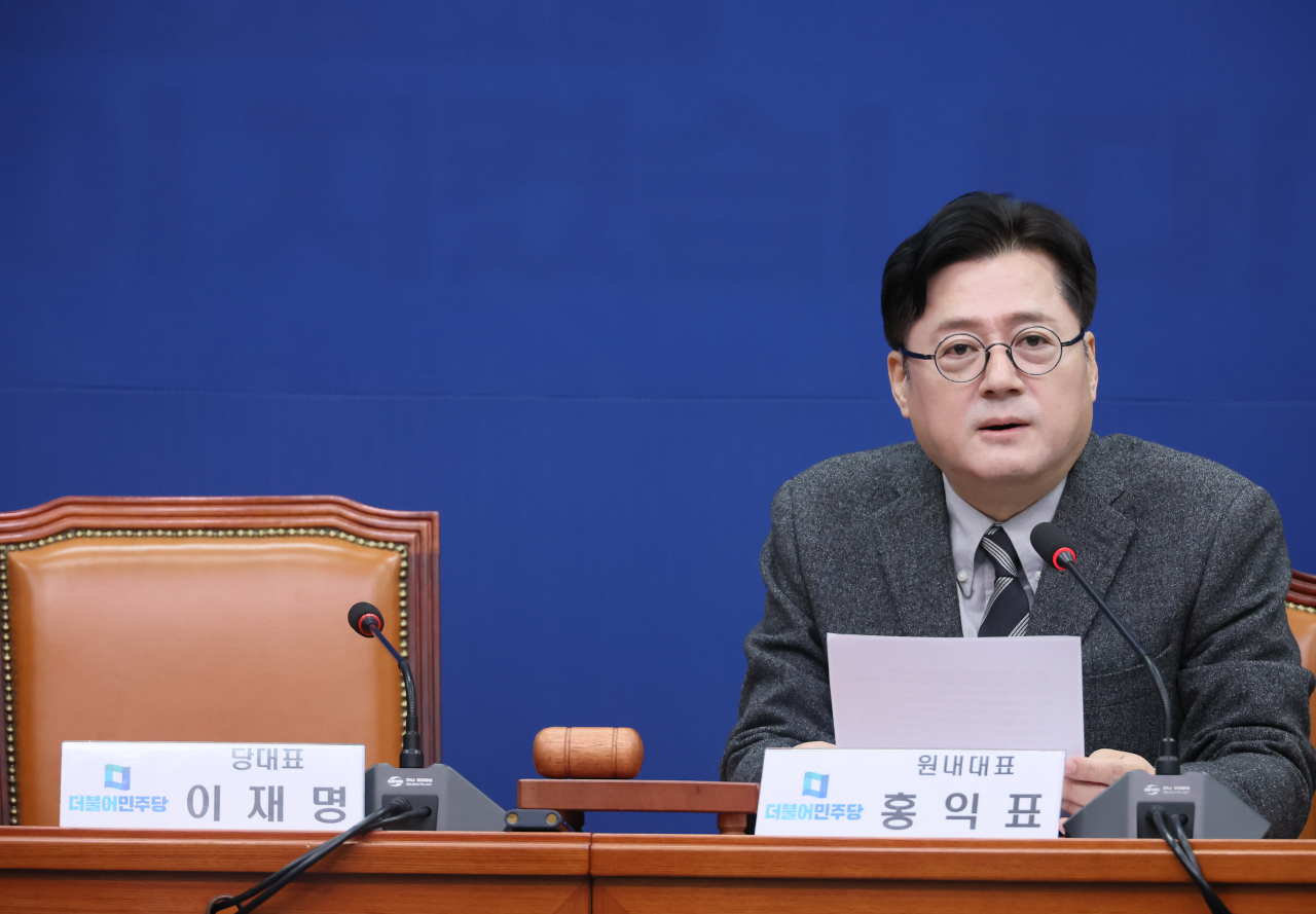 홍익표 더불어민주당 원내대표가 3일 오전 국회에서 열린 최고위원회의에서 발언하고 있다. 흉기 피습으로 치료중인 이재명 대표의 자리가 비어있다. [연합]