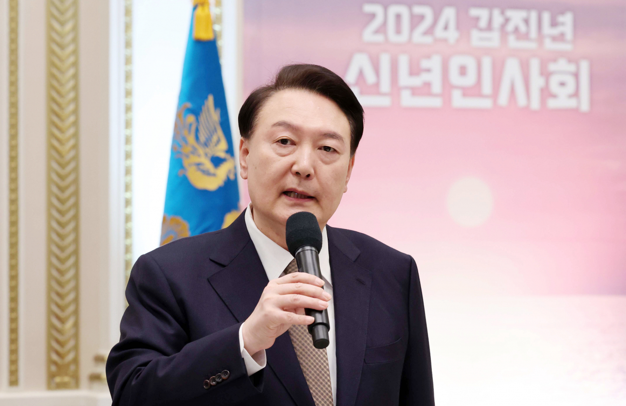 윤석열 대통령이 3일 청와대 영빈관에서 열린 '2024년 신년 인사회'에 참석해 발언하고 있다. [연합]